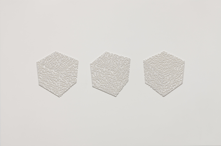 고산금-운명애, 4mm adhesive pearl beads, acrylic on wooden panel, 120x80cm, 2012