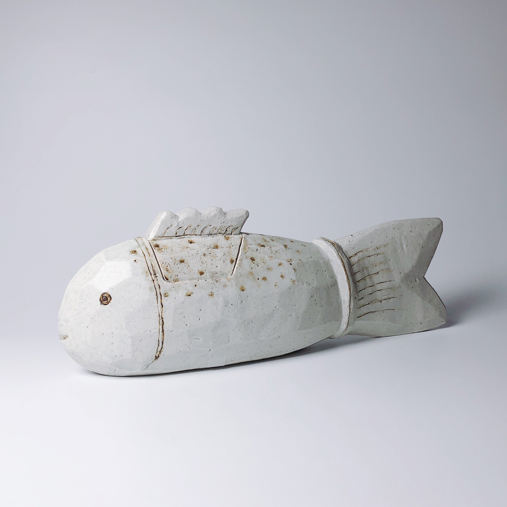 김익영_잉어합 小, Ceramic, 10x45x(h)17cm