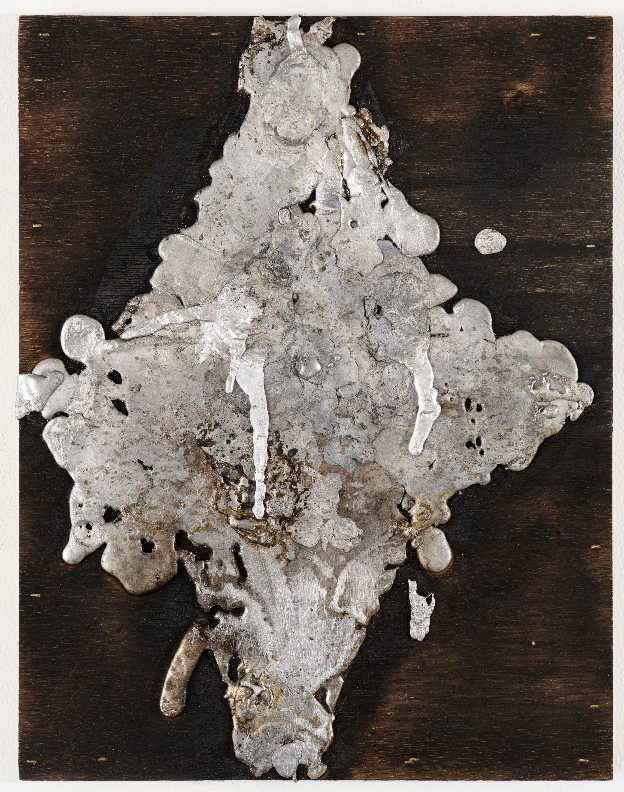 우는 별, lead on wood panel, 31.7 x 40.7cm, 2025